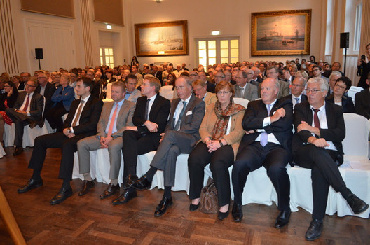 Blick ins Plenum mit Innenminister Hans-Joachim Grothe und Justizministerin Sabine Sütterlin-Waack